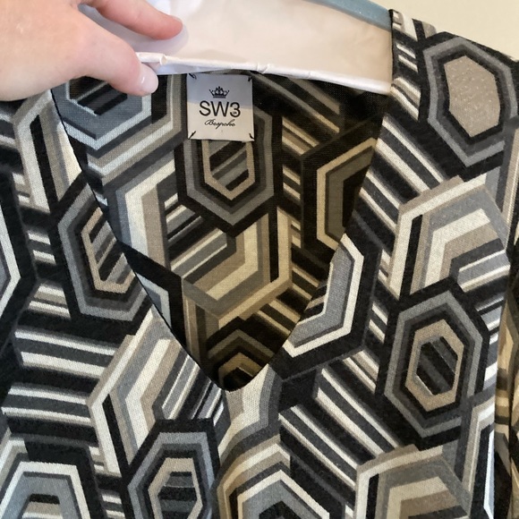 SW3 geometrical patterned minidress w/ removable choker. - Picture 4 of 7